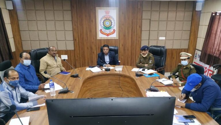In-charge Superintendent of Police Surajpur took the virtual crime meeting of the police station in-charge.