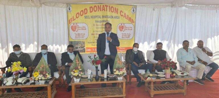 Blood donation camp organized in SECL Bhatgaon, Collector said! Both the donor and the taker benefit from the blood