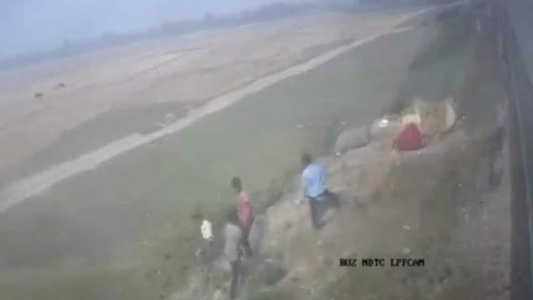 Caught on Video | Cameras Record Stone-Pelting on Vande Bharat Express, 3 Minors Held