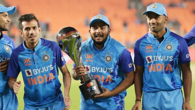 Prithvi Shaw elated after being handed trophy after New Zealand series win