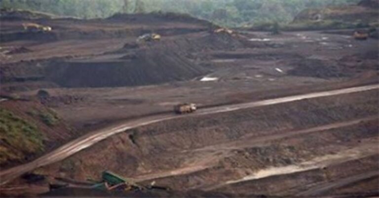 Maoists warn Tribals to stop work at the mines