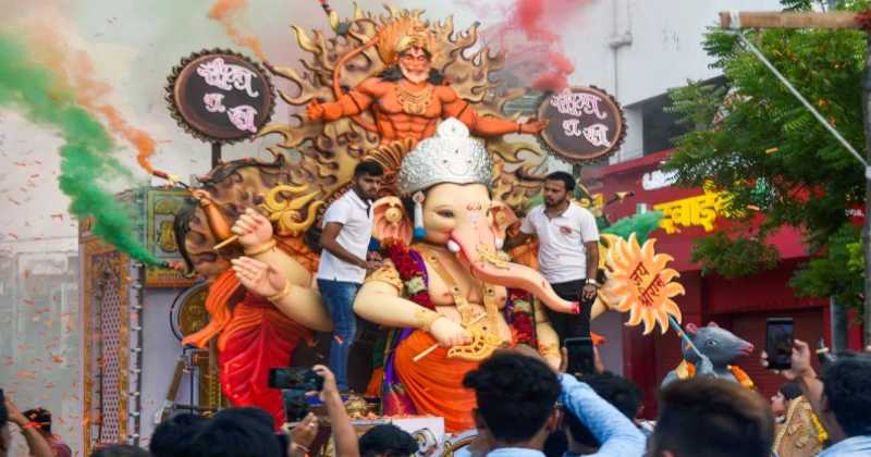 Unique pandals, different forms of Bhagwan Ganesh idols mesemerise the devotees