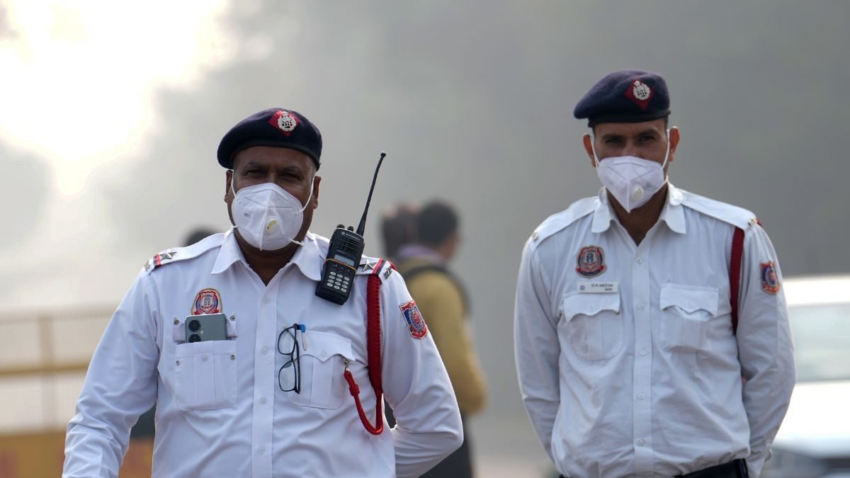 Cold Conditions Tighten Grip Over Delhi, AQI Slips to Severe Category